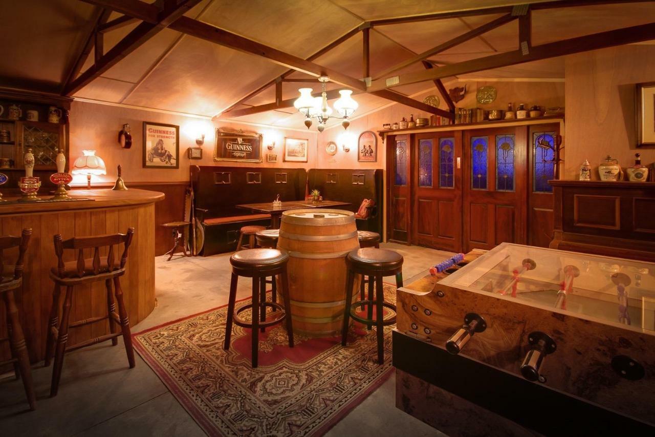 MountViews Glamping- retro caravan getaway Hotel Taupo Bagian luar foto
